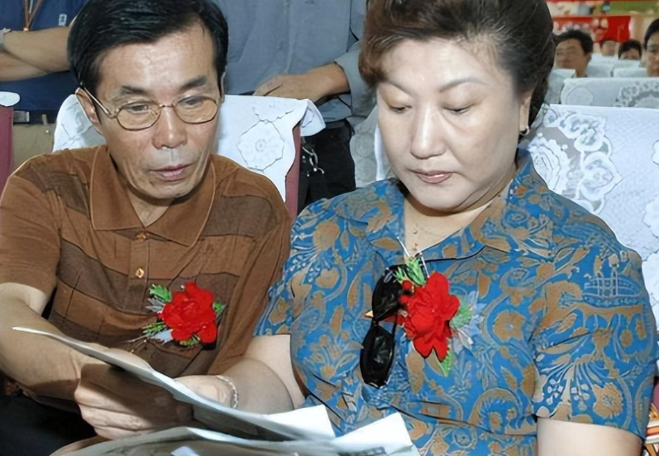 他是赵本山搭档,75岁却被儿子爆料:他嫖不动了,每月1万就够花