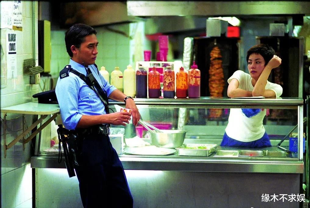 王菲罕和梁朝伟聚会,一个勉强,一个高情商,谢霆锋忙拍戏大变身