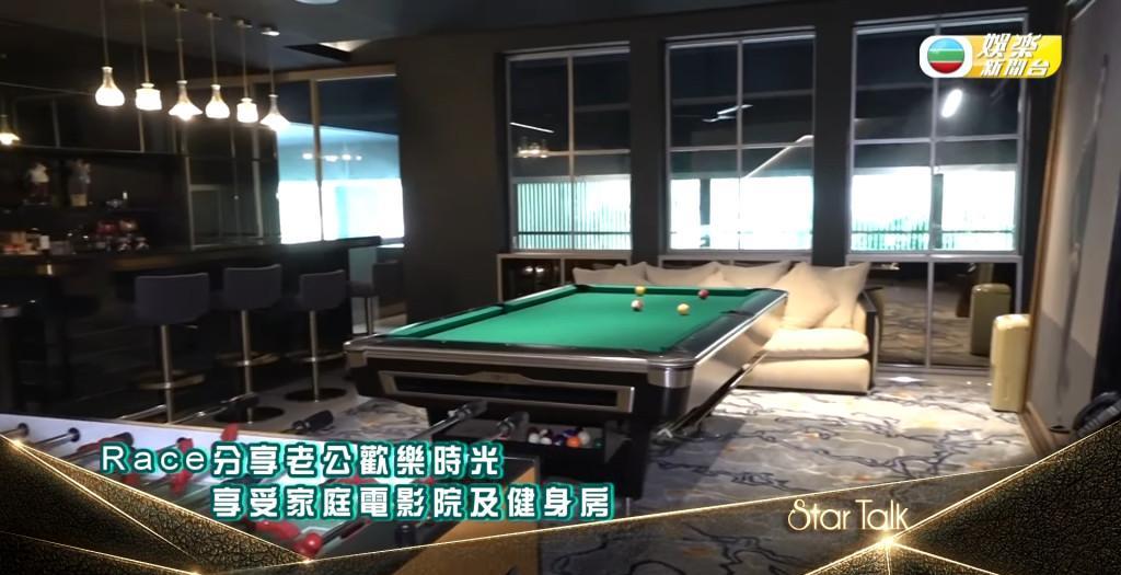 向佐前女友生完二胎封肚，和百亿富豪老公都是二婚，调侃孩子太多