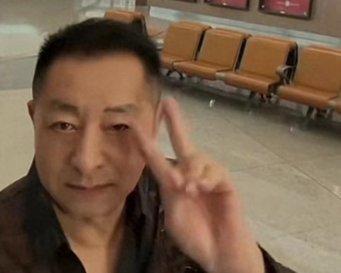 汪小菲直播亲口承认还爱大S，又称光头跑了，望与前妻复婚照顾她