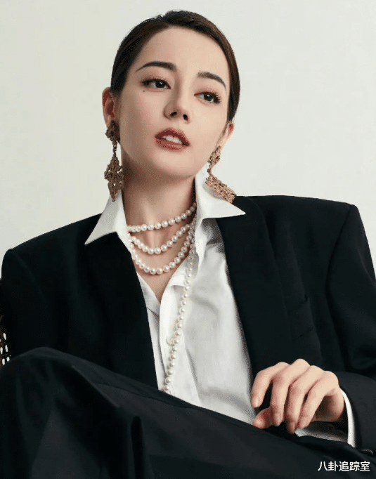 迪丽热巴|热巴怀孕风波后现身机场!1月出国面部浮肿,知情人称黄景瑜也在