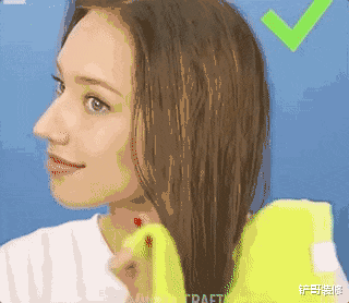 洗完头发马上吹干好，还是自然晾干好？都不对！看看正确做法