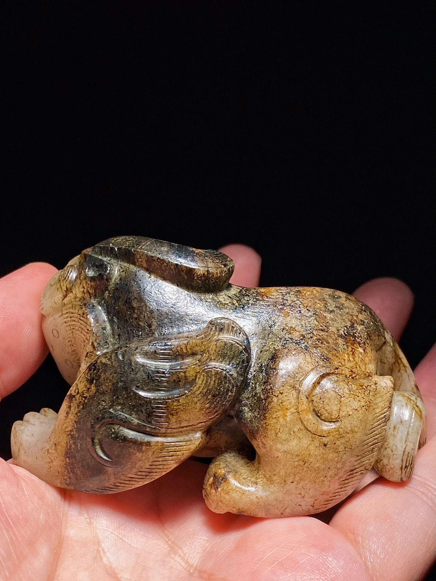 汉 和田玉籽料 白玉受沁 瑞兽 玉辟邪 摆件 把件