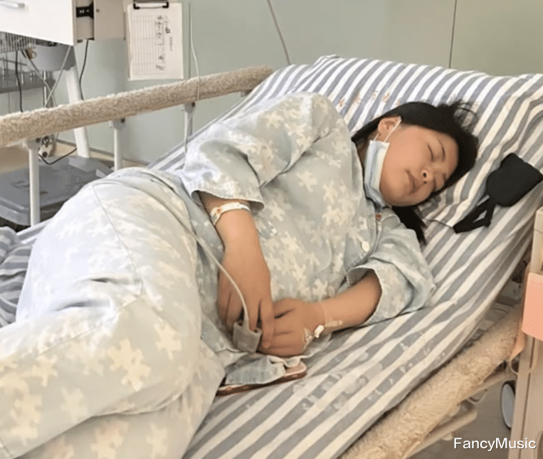 小乔|网红乡村小乔官宣生女喜讯,家人一起出现很幸福,老公全程陪护!