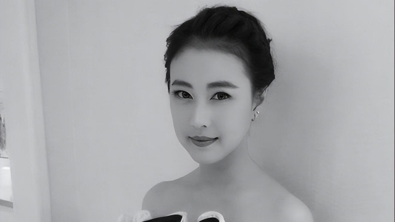 周海媚病逝，病逝时的细节疑似被曝出，网友慨叹：不结婚，太难了