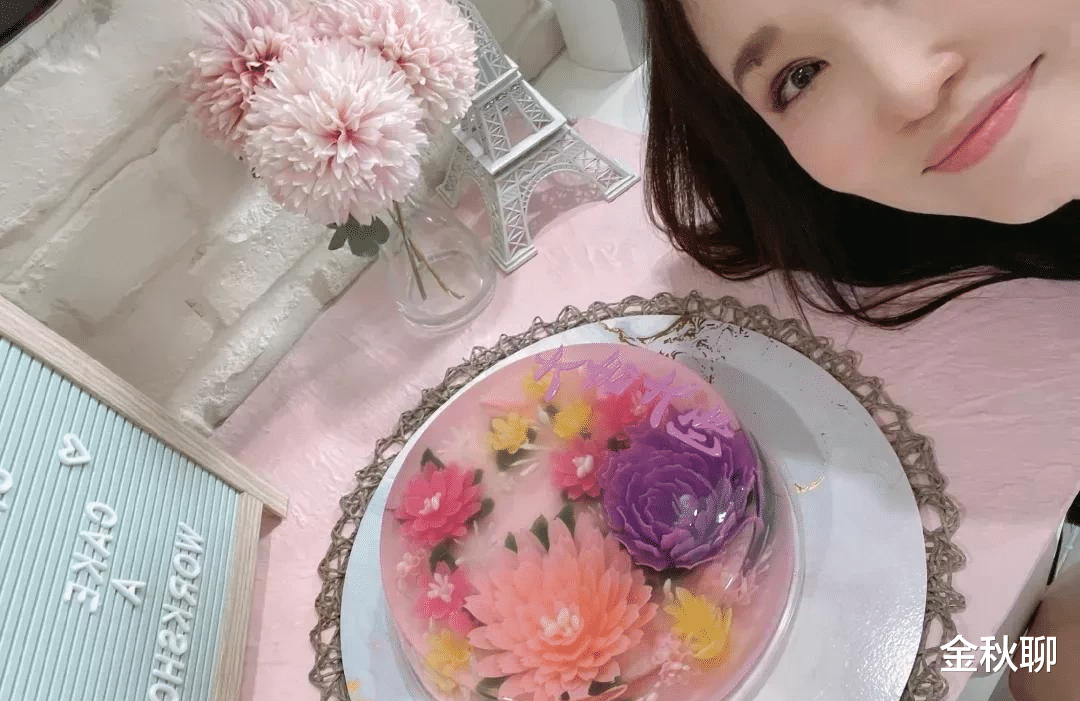 范文芳|51岁范文芳秀身材惹热议 小龙女终把杨过熬成爹！