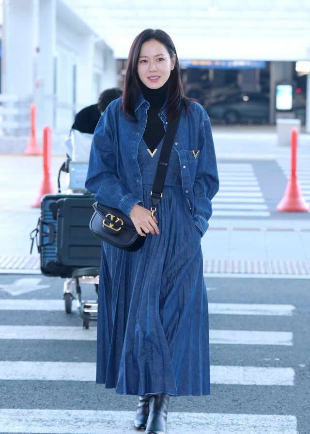 孙艺珍机场路透生图曝真容！脸浮肿发腮，产后发福身材臃肿引争议