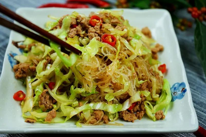 包菜|入冬后使劲吃,钙是苹果12倍!5毛一斤的“菜王”,开胃又解馋