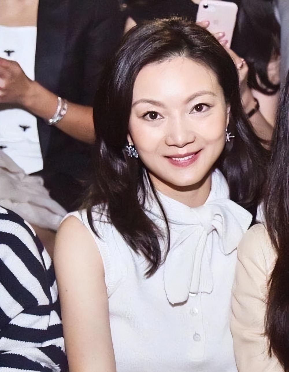 张艺谋被曝疑似婚变?陈婷取消“张艺谋妻子”认证,背后原因引人遐想