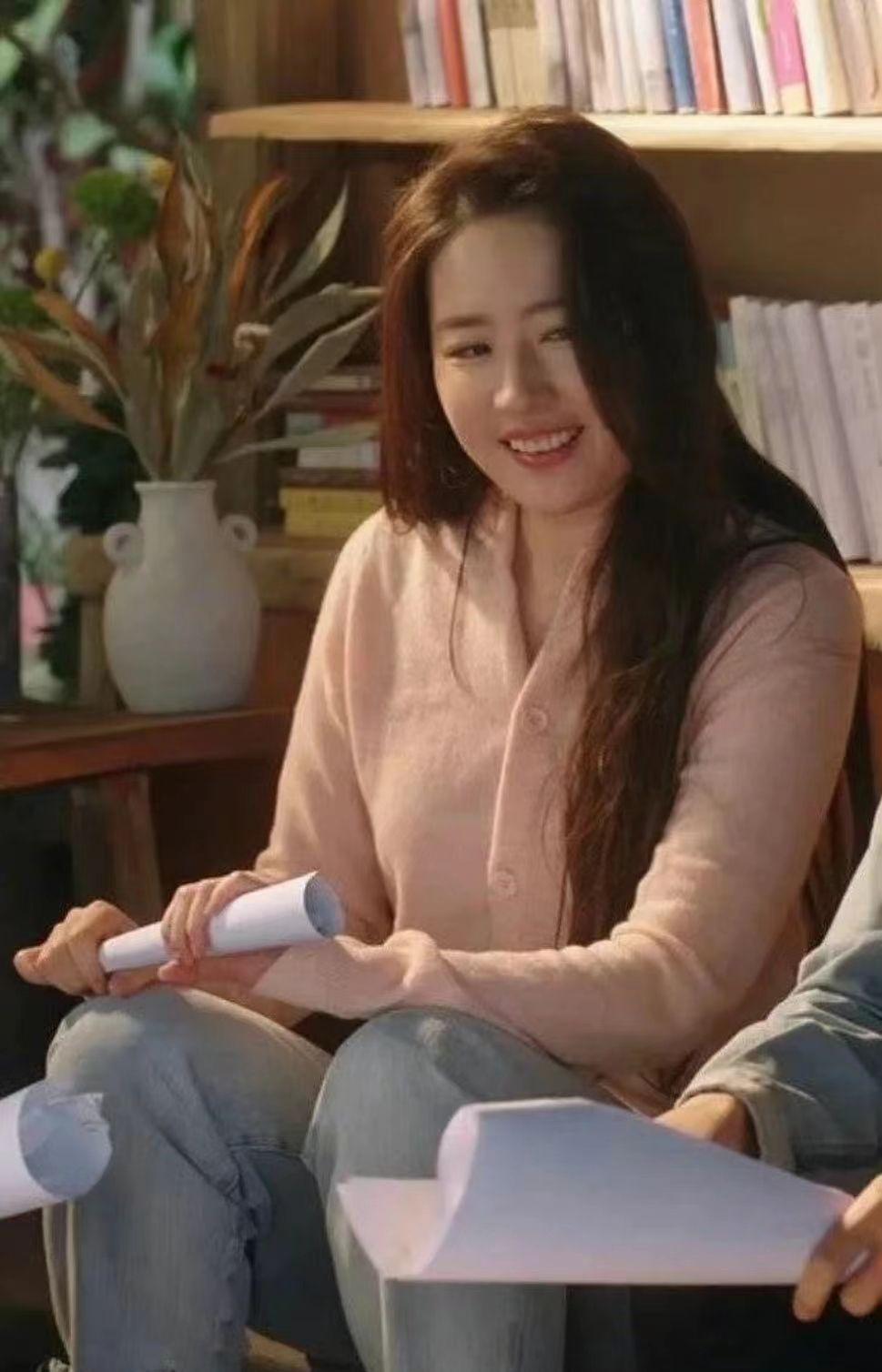 刘亦菲|刘亦菲状态引担忧,发福脸圆再无天仙范,新剧引争议被嘲尴尬