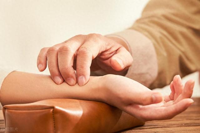 一个对眼睛超好的药,肝肾同补,横扫眼干、眼花、眼痛、迎风流泪