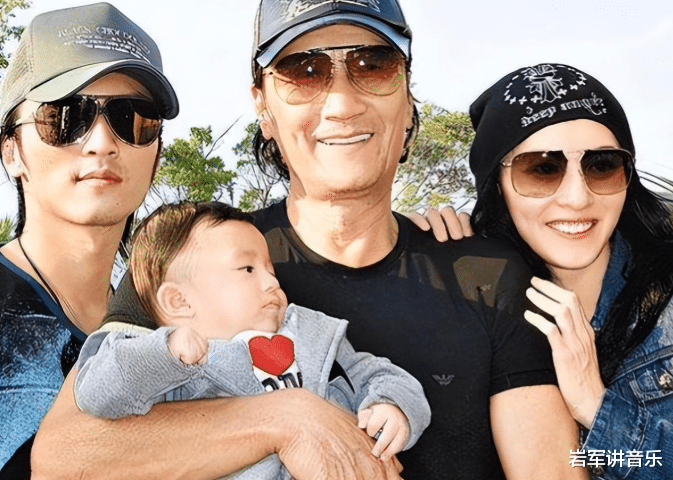 媒体曝光王菲与谢霆锋分道扬镳，谢霆锋回应：我喜欢了你二十年