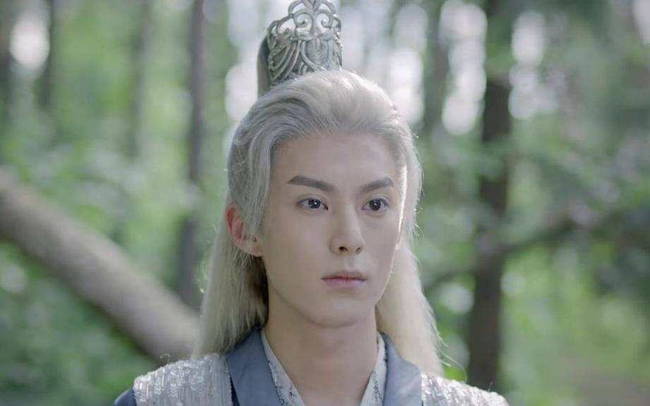 明明长相一般，粉丝非要吹捧“绝世美男”，求求你们吃点好的吧！