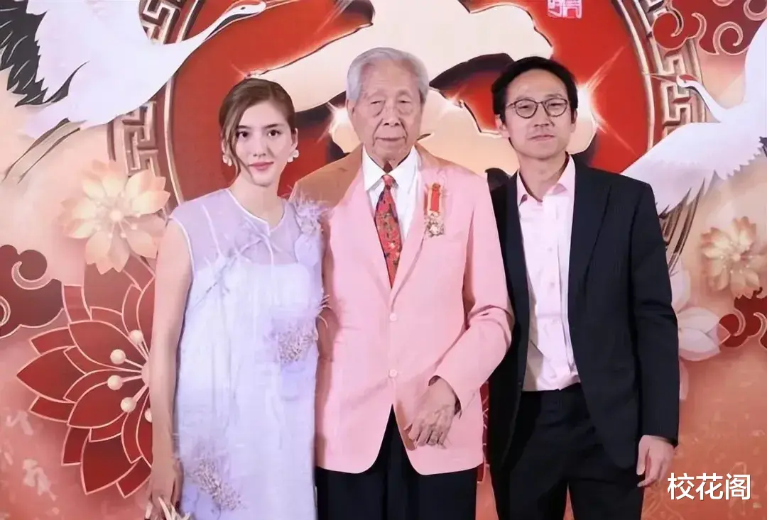 曝周杰伦欣赏昆凌原因：女方情绪稳定，不索取情绪价值，肯付出