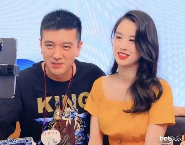 杨子被指价值观扭曲?为带货,拉孩子出来攀比,黄圣依敢怒不敢言