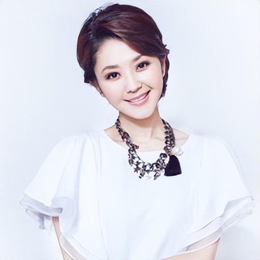 方琼|方琼:嫁大8岁副台长,闪婚后为丈夫生儿子,如今活成人生赢家