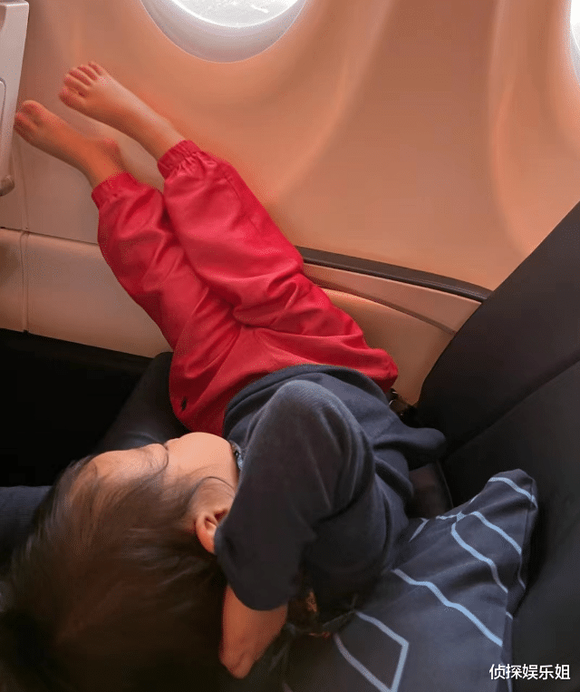朱珠老公独自带娃去巴黎,获岳父竖大拇指点赞,珠宝豪放睡姿曝光