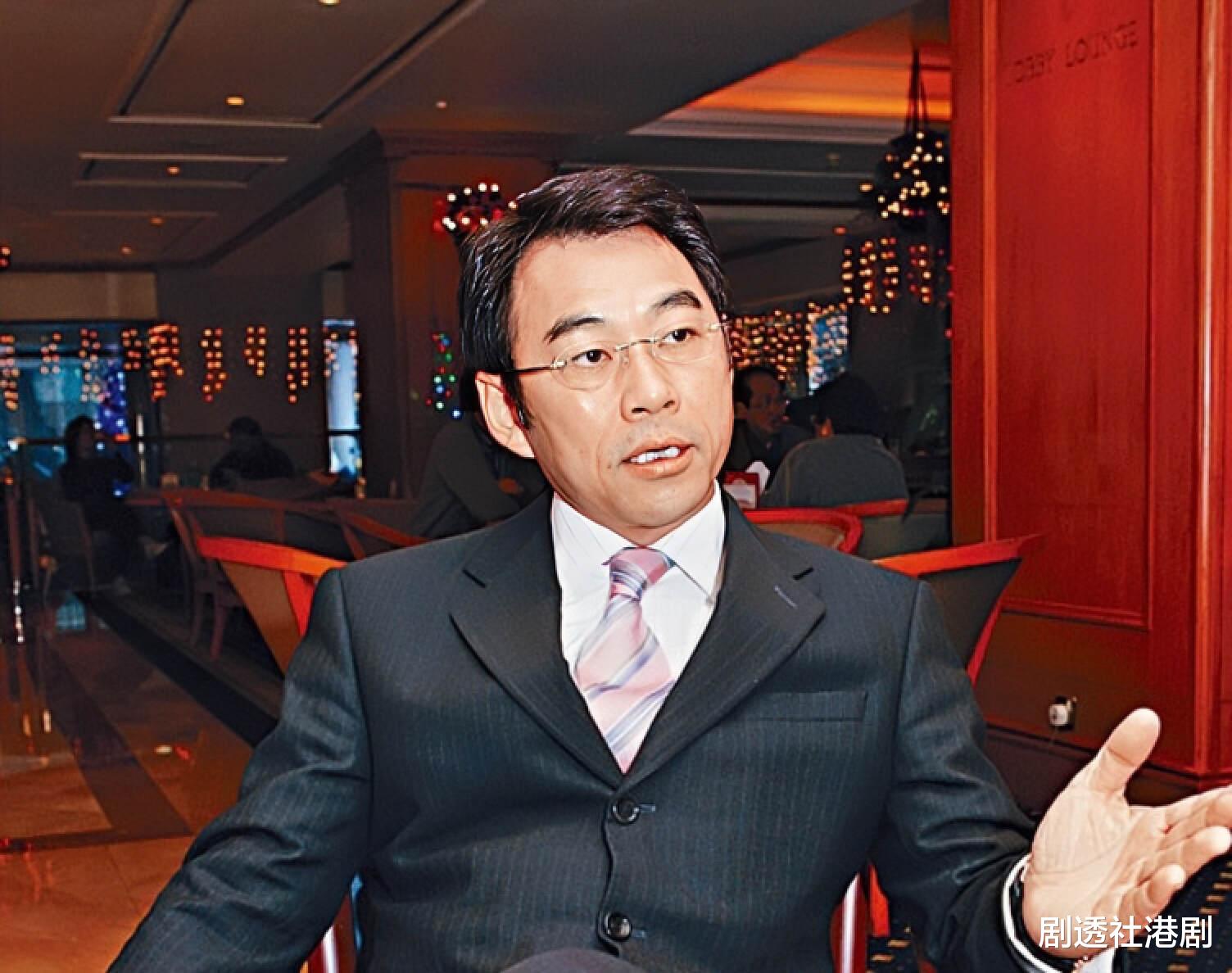 香港知名男星被质疑患病,脸部浮肿眼袋明显,婚内出轨获妻子原谅