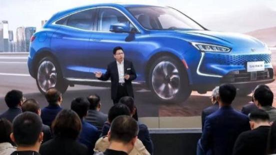 |“硬钢”特斯拉Model Y！华为汽车直降3万！余承东：最猛新年福利