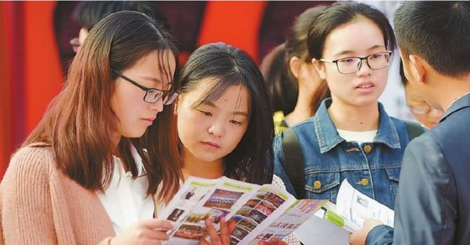 疾病|烟草公司拟录名单流传，名校毕业成一线工人，人家工资待遇好