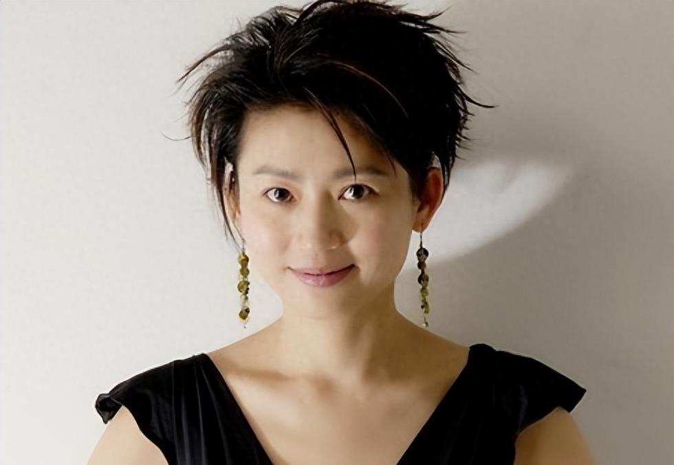 央视一姐王小丫:身材严重走形,经历两段婚姻无儿无女,热衷公益