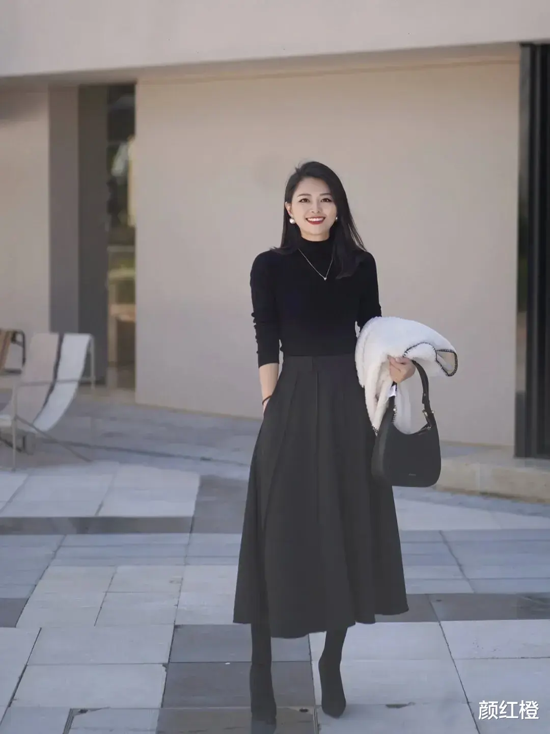 看到2024年的职场穿搭我发现:裤不紧身,外套不压身,高级又时髦
