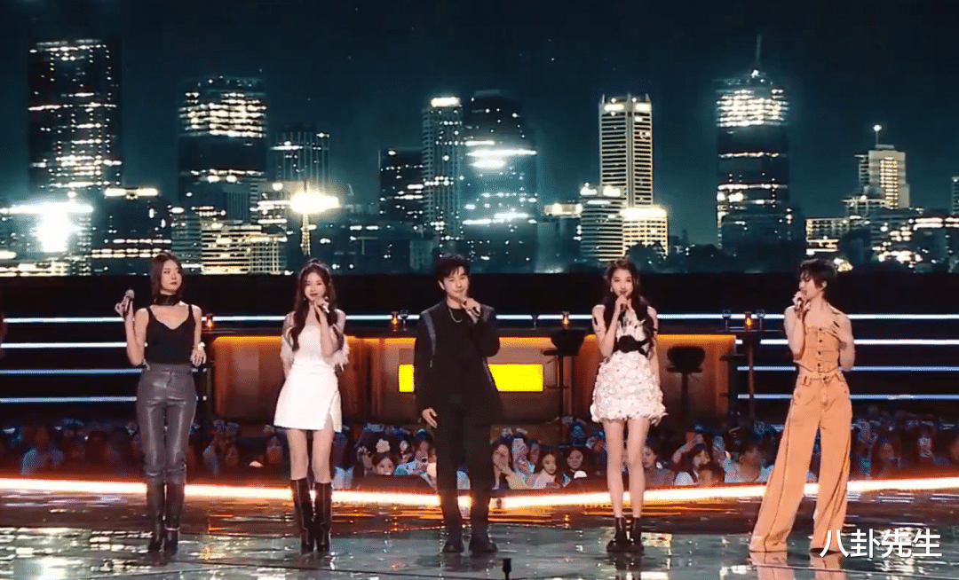 芒果晚会明星状态：萧亚轩脸僵认不出，吴谨言古装扮相赢孟子义