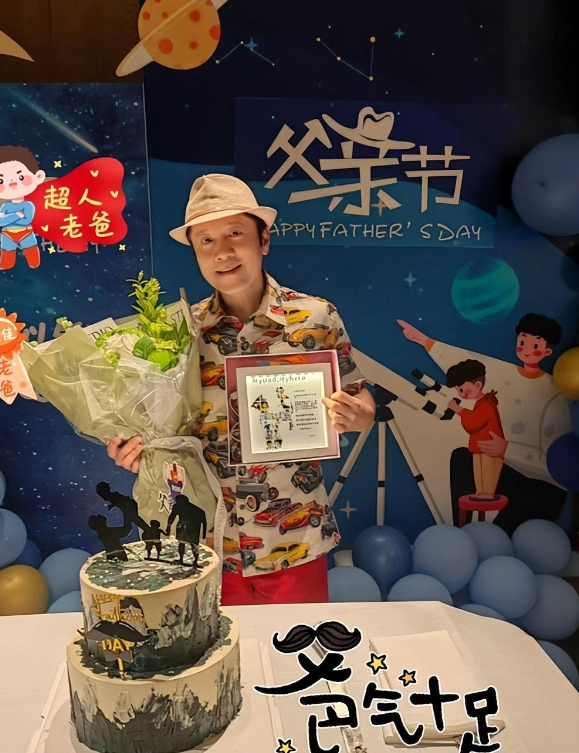 蔡国庆有二胎?55岁官宣次子,小儿子正脸曝光颜值不输庆庆