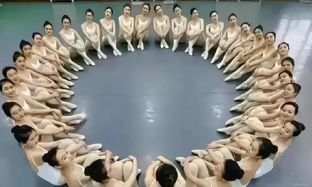 白珊珊和林丹丹都与许家印划清界限,其实隐身的钱香香才是大赢家