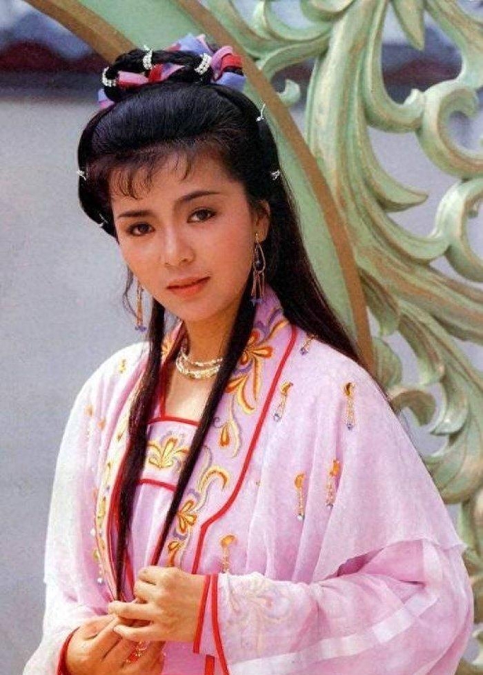 周润发曾为她自杀,刘德华暗恋她16年,如今她仍是一代人心中女神