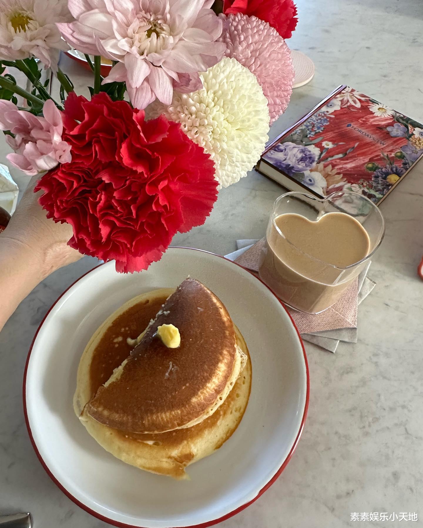 Selina中首次公开儿子全身照,称小腰果吃好睡好妈妈就开心