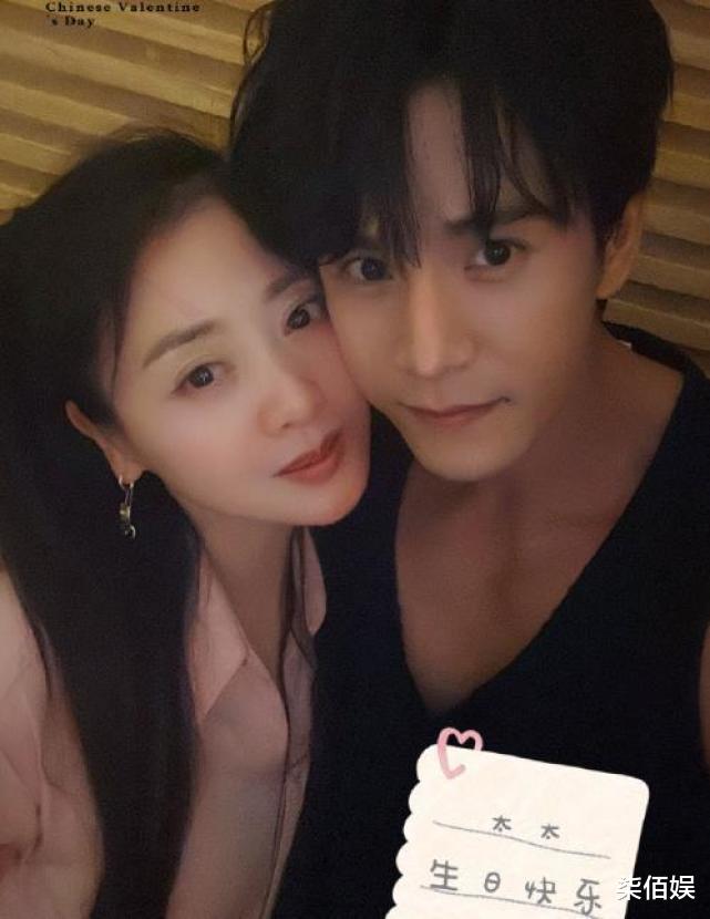 容祖儿|经超夫妇牵手现身机场，相差6岁似母子，小李琳身材丰腴被猜怀三胎