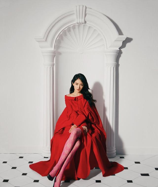 杨幂|杨幂最新写真大秀魔鬼身材！肤白貌美大长腿美得让人窒息