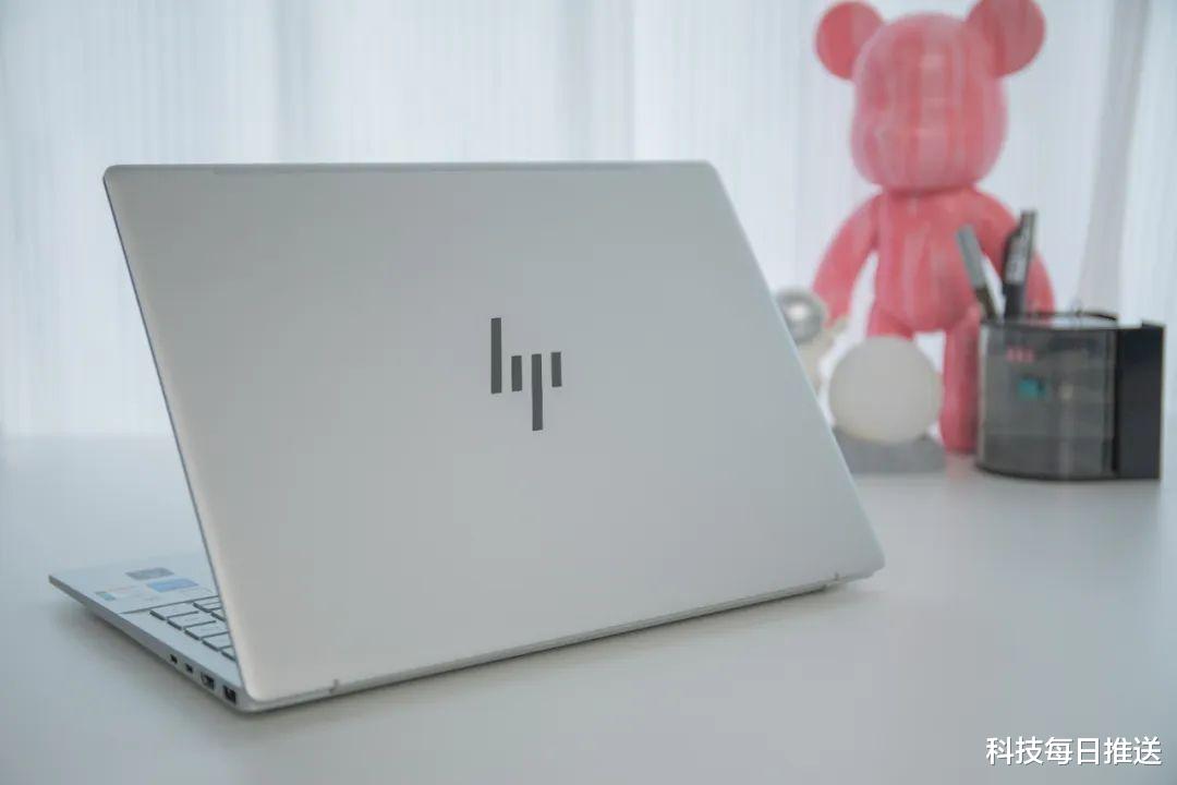 惠普的爆款轻薄本,真有那么强?我做了个极限测试