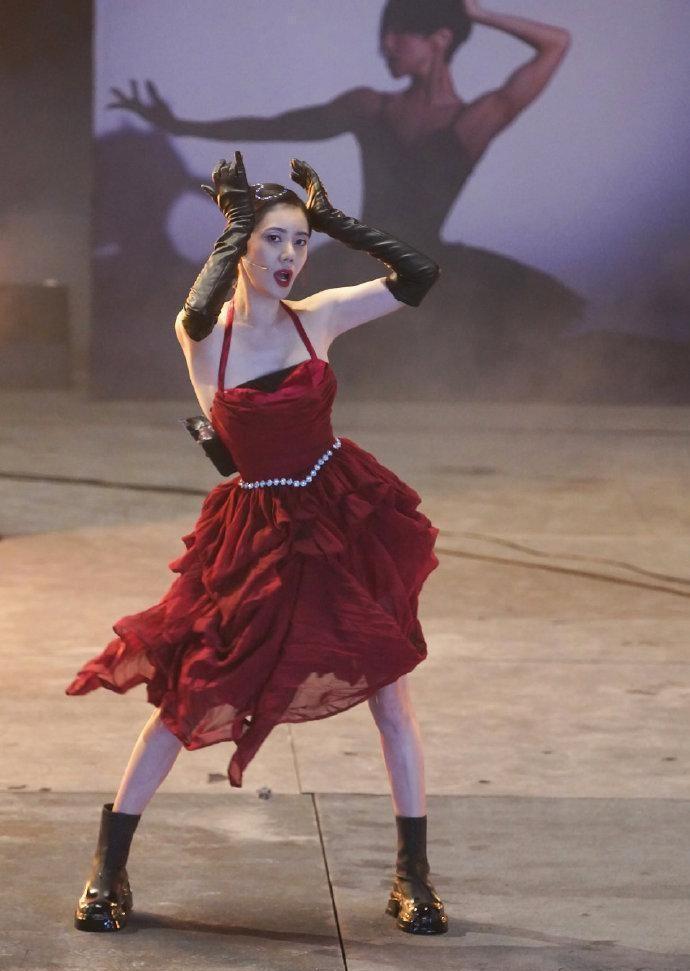 秋瓷炫|秋瓷炫的一段舞蹈,展现卑微到骨子里的失败婚姻!