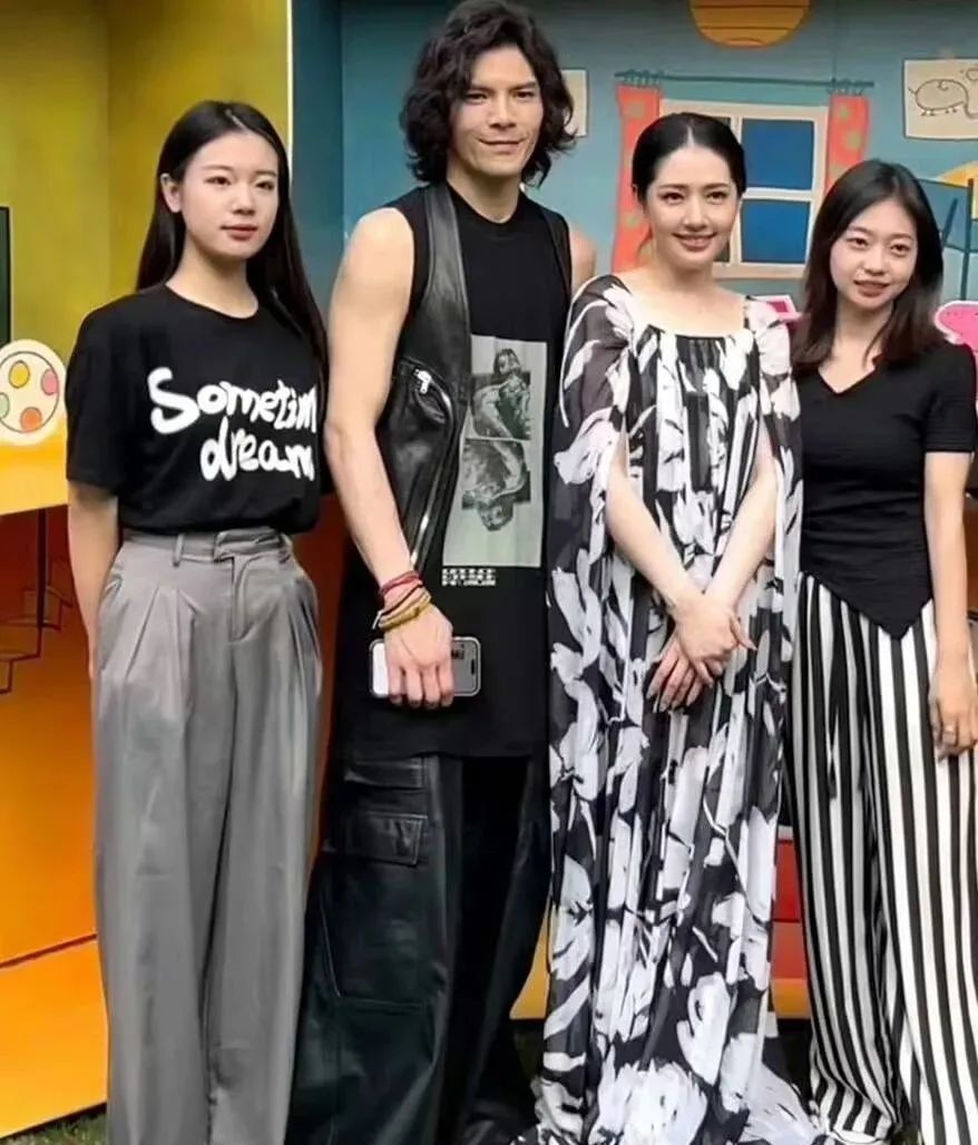 |郭碧婷得抑郁症的瓜?迪丽热巴自曝和黄景瑜恋情?代孕夫妻一言难尽?