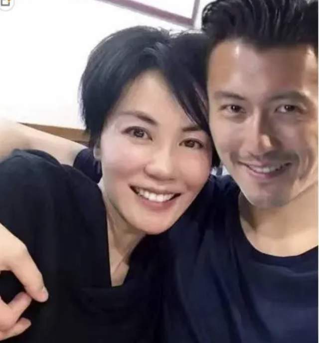 王菲|王菲私人帐号疑曝光!晒多张与谢霆锋亲密照,刘嘉玲彭于晏已关注