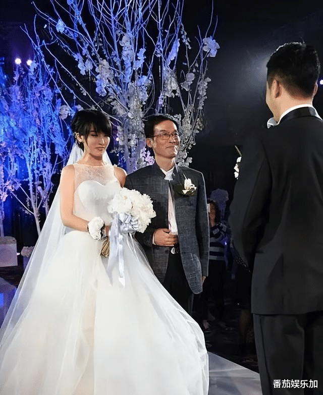 |吴京谢楠婚变？女方退出关联公司是前兆，男方曾一年半未回家