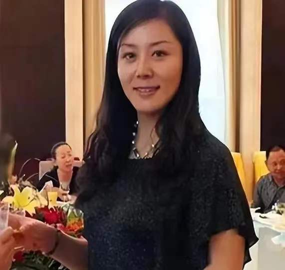 67姜保红:武威市原副市长,为升职却陪睡40名官员,敛财1439万,判处12