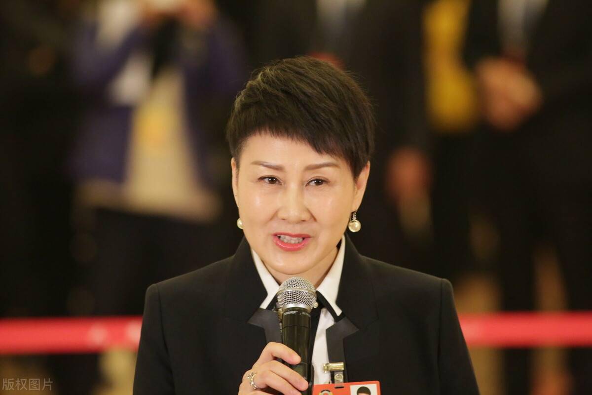 明明被捧成“老戏骨”，为什么这6位明星演什么都一个样？