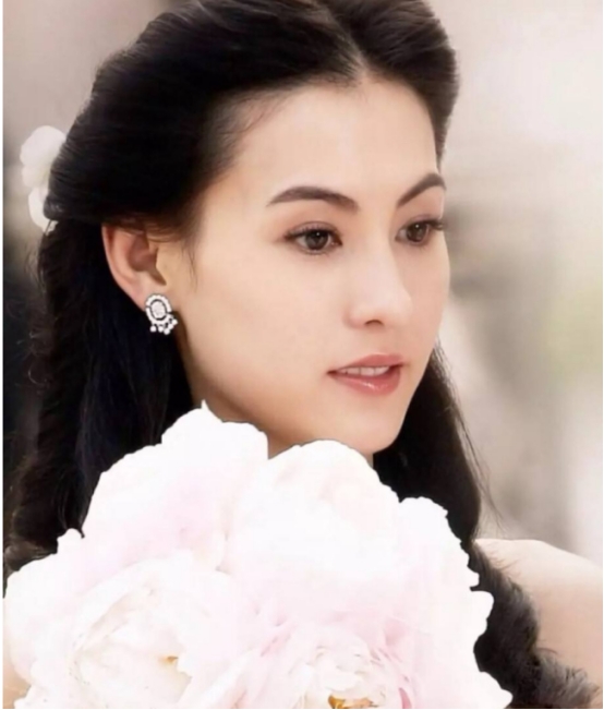 曝张柏芝已完婚!婚礼现场疑曝光,3胎当花童,谢霆锋隔空送祝福