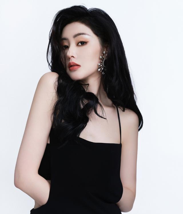 张天爱|张天爱穿吊带露背长裙超妩媚!雪肤玉貌风情万种性感撩人