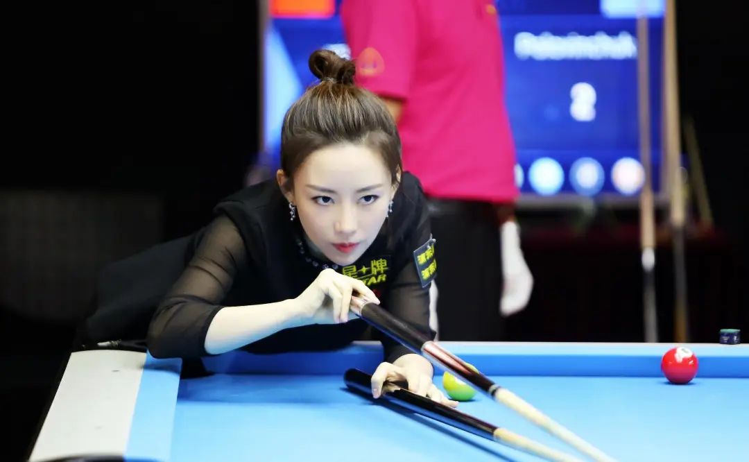 潘晓婷与小鲜肉恋情曝光！41岁身材火辣，富婆美艳绯闻惹人瞩目！