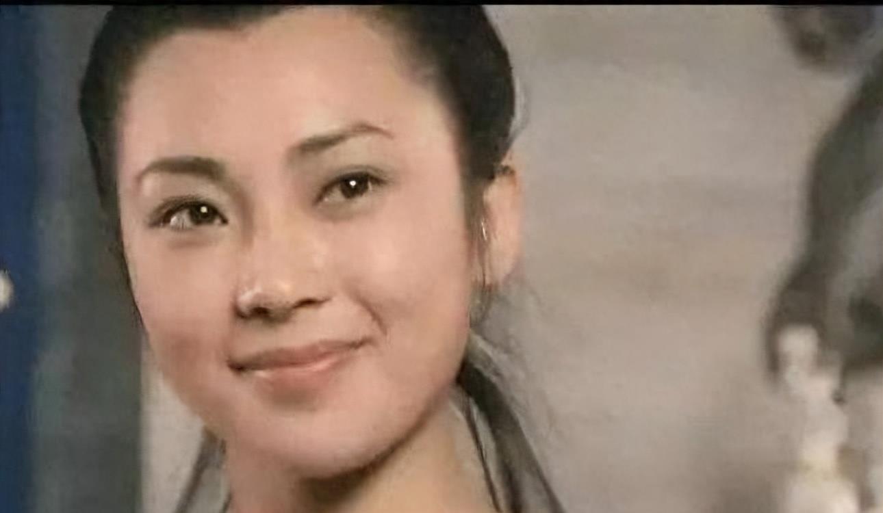 利智62岁幸福难掩,被李连杰抛弃,住贫民窟10年的黄秋燕怎样了?