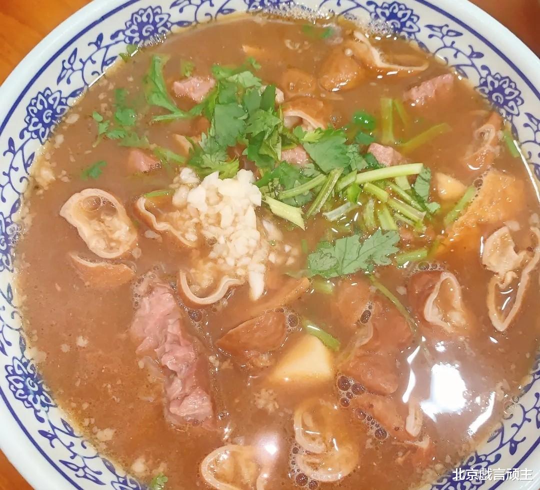 |北京炒肝儿扛把子,这家店专坑外地人,电饭锅卤煮,您敢吃吗?