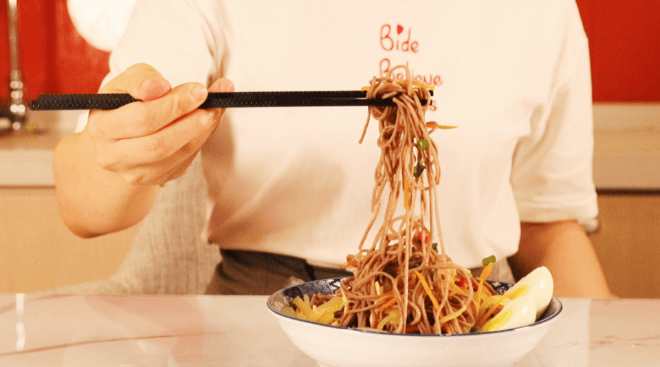 糖尿病人怕吃面条?牢记6个原则,餐后血糖控制稳定,不超7.8