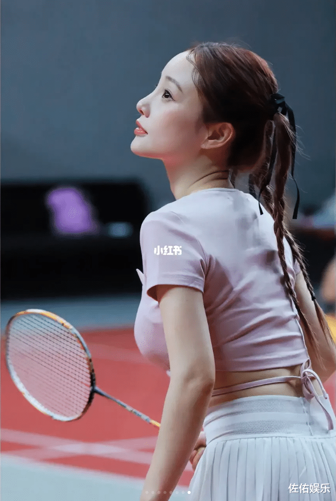 被曝与贾乃亮复合,李小璐晒照难掩好心情,笑容甜美温柔如初恋