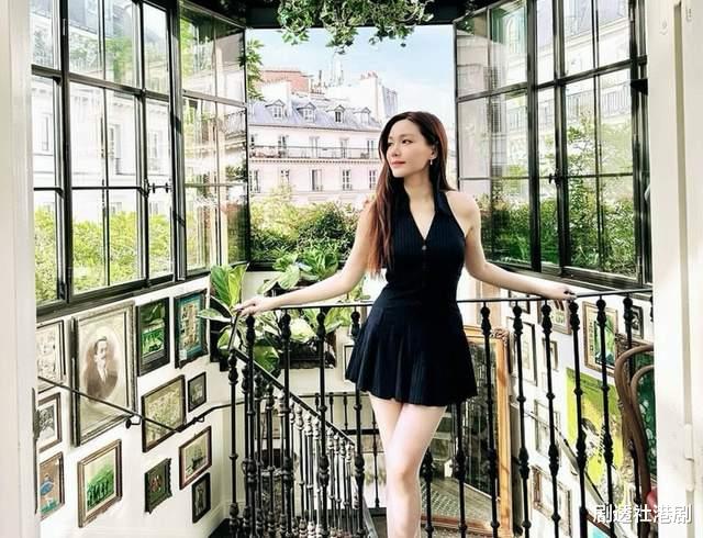 TVB知名金童玉女大婚在即，晒过大礼照片，各种富贵金器超抢镜