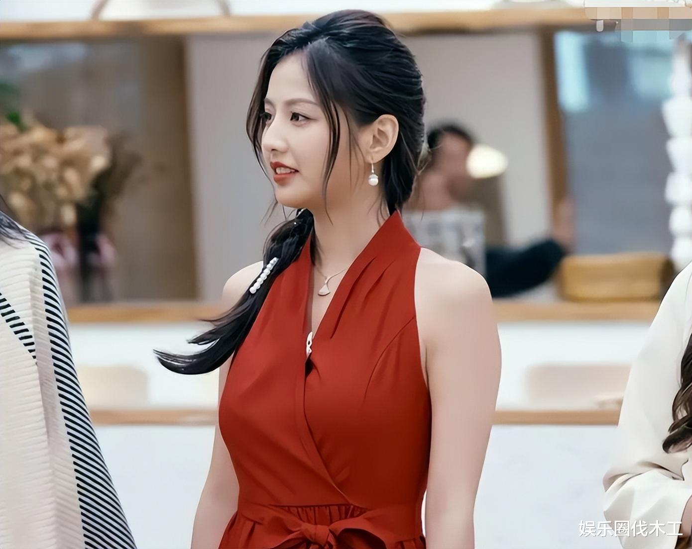 《恋爱吧》首播，曝张翰恋情瓜，疑女方单方面默认恋情，评论区回怼