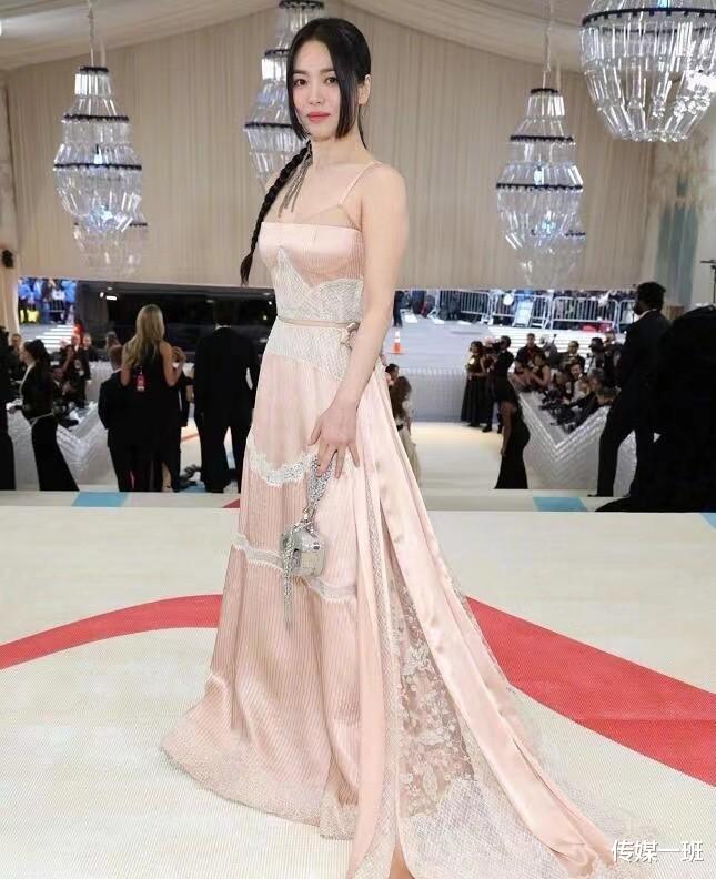 宋慧乔|纽约这一夜,国际红毯上的宋慧乔,将韩女星的短板展现得淋漓尽致